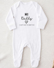 A white onesie with the text "Hi Daddy I can't wait to meet you" printed on it.